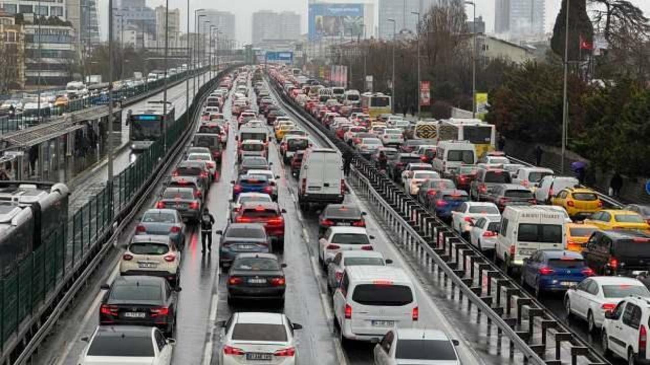 İstanbul'da trafik yoğunluğu y&uuml;zde 83'e ulaştı