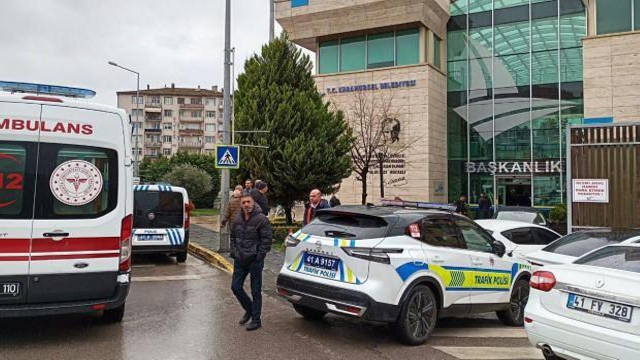 Karam&uuml;rsel Belediyesi'nde 'ihale' kavgası; 2 kişi bı&ccedil;aklandı