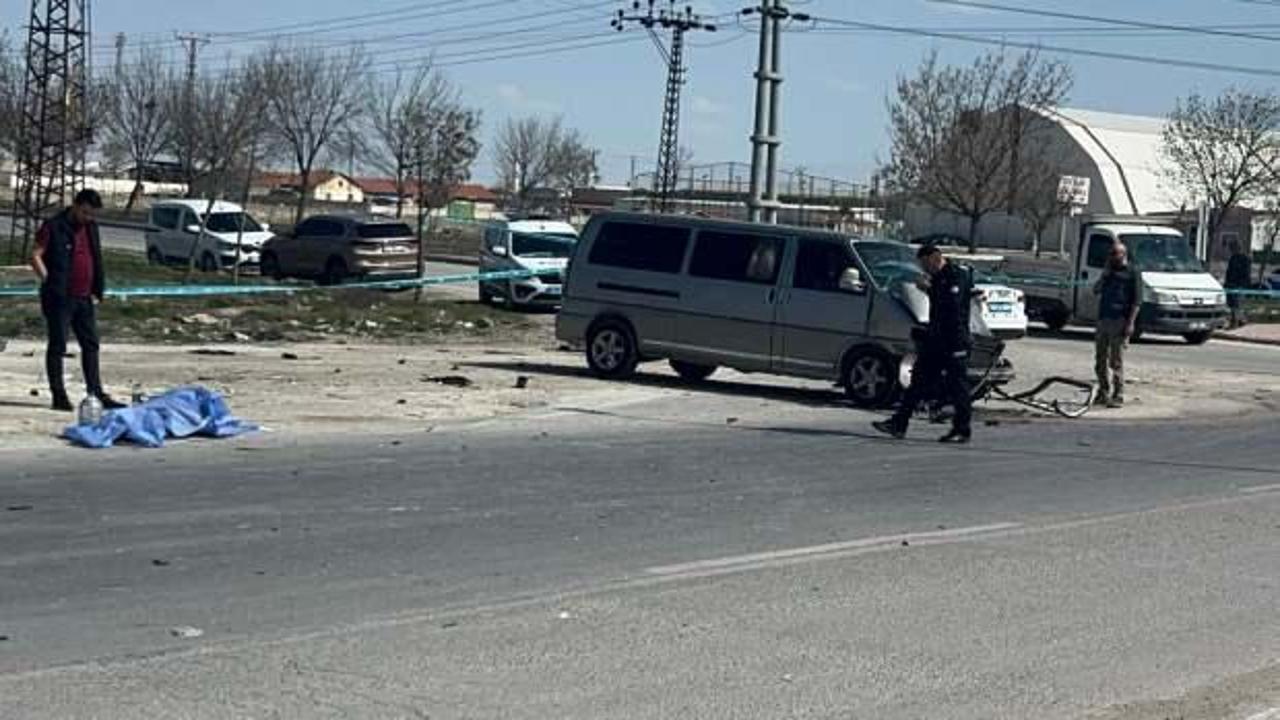 Konya&rsquo;da minib&uuml;s TIR ile &ccedil;arpıştı: 1 &ouml;l&uuml;, 4 yaralı