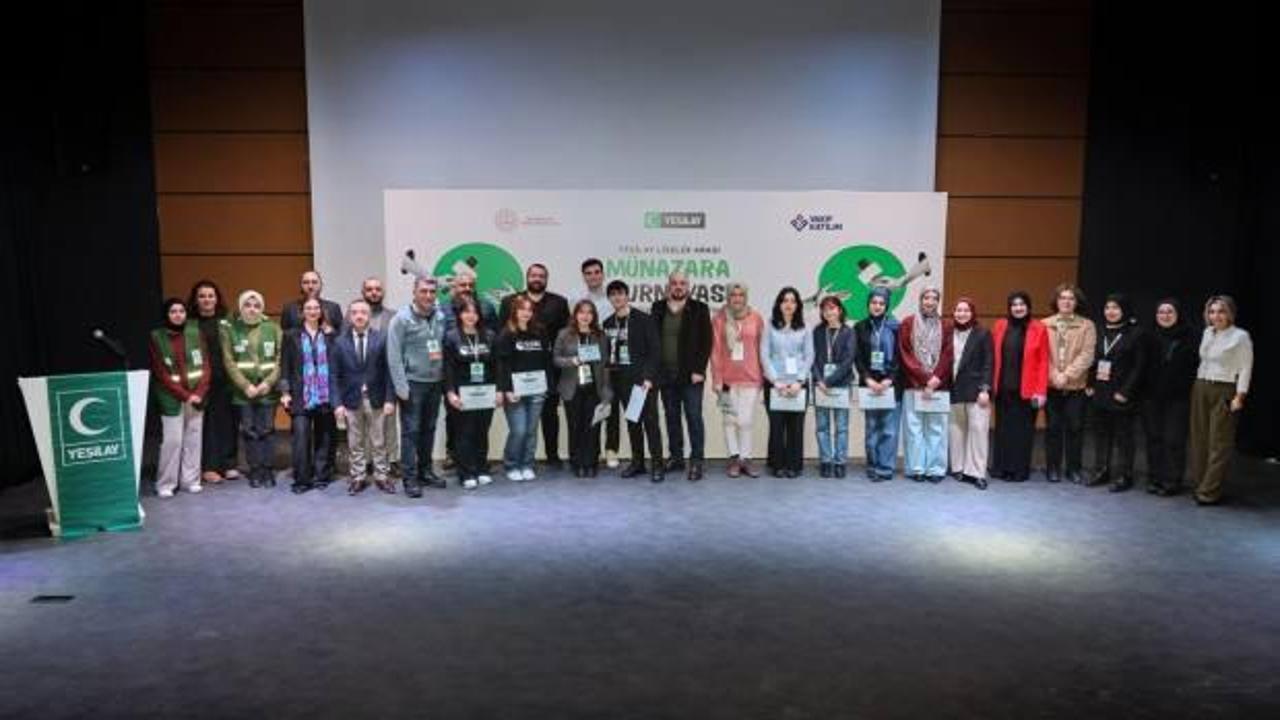 Yeşilay Liseler Arası Münazara Turnuvası’nın 3 bölgedeki finalleri tamamlandı