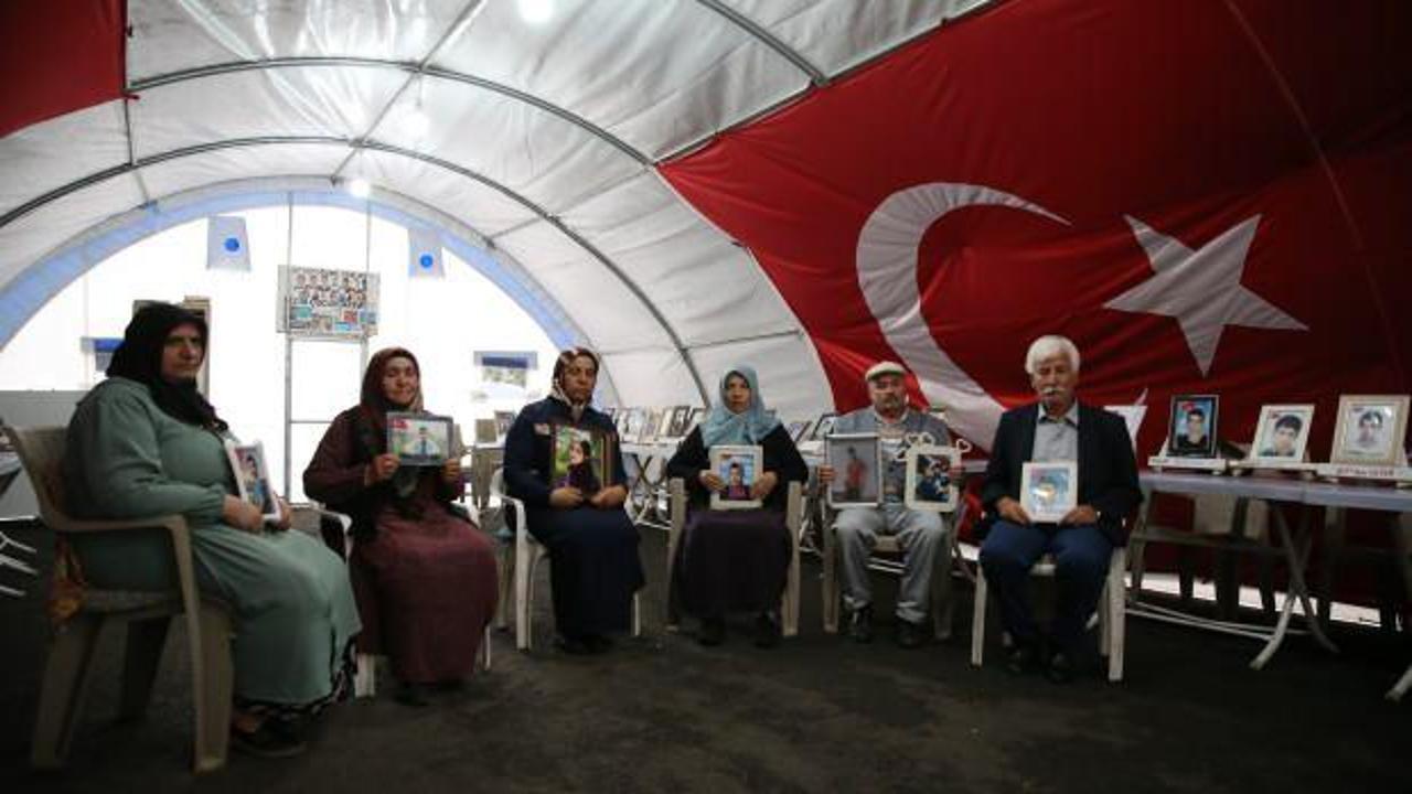 Diyarbakır anneleri &ccedil;adırda 11. bayramı ge&ccedil;iriyor