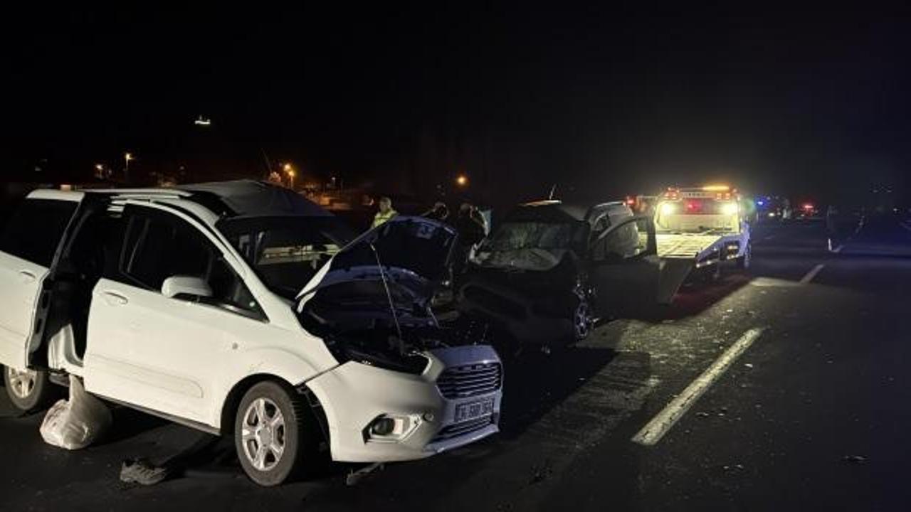 Kars'ta bayram öncesi feci kaza: Ölü ve yaralılar var