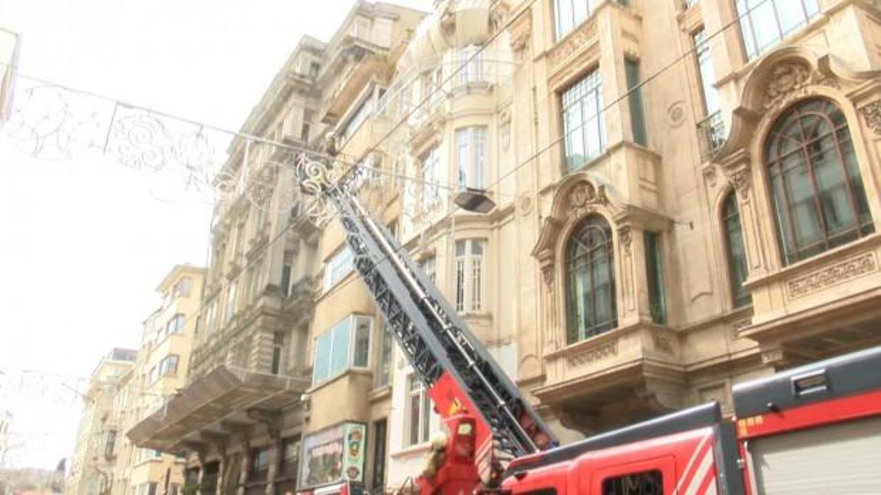 İstiklal Caddesi'nde tarihi Suriye Pasajı'nda yangın