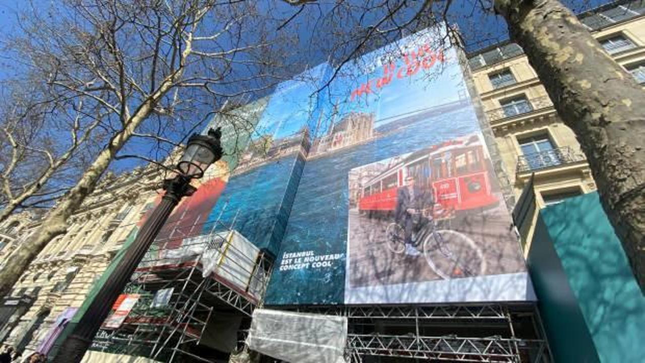 Paris'in kalbinde İstanbul r&uuml;zgarı esiyor! Dev g&ouml;rsel b&uuml;y&uuml;ledi