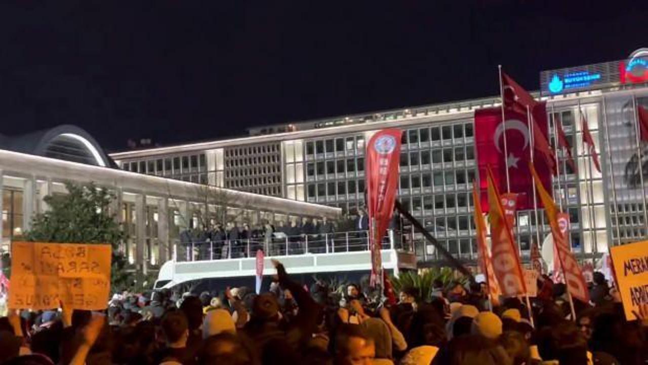 Saraçhane'de protestoculardan Özgür Özel'e tepki