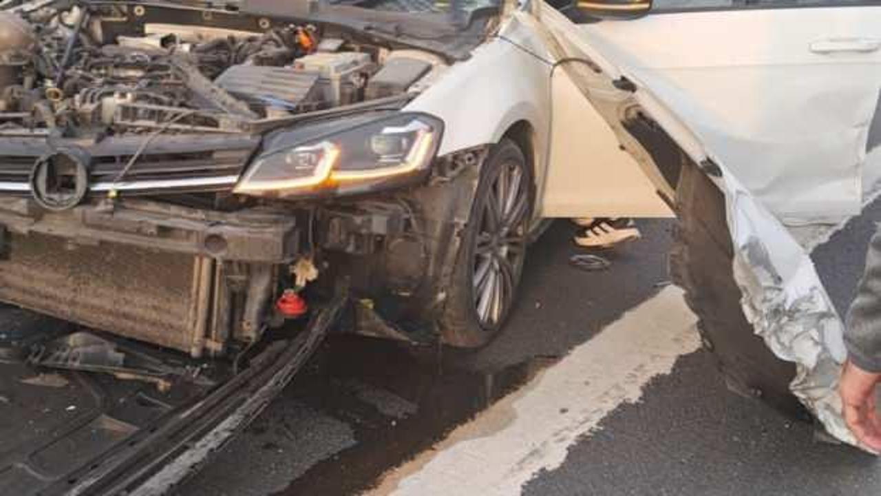 Kontrolden çıkan araç önce kamyonete sonra bariyerlere çarptı