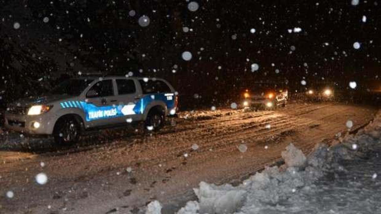 Bahar ayında 'kar' s&uuml;rprizi! Her yer beyaza b&uuml;r&uuml;nd&uuml;
