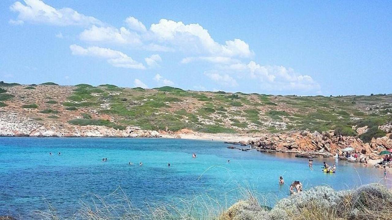 Bozcaada’nın Bilinmeyen Koyu: Akvaryum Koyu’nda Sessiz Bir Kaçış
