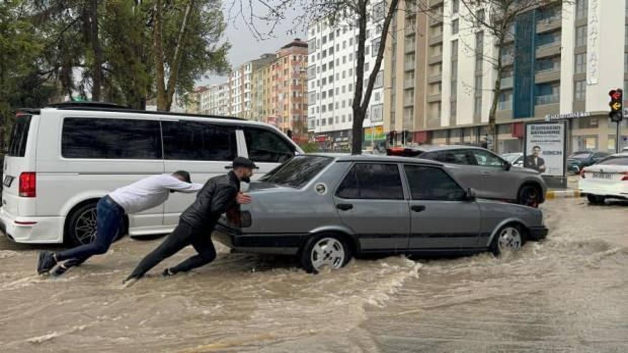 Elazığ'da kuvvetli yağış hayatı fel&ccedil; etti 