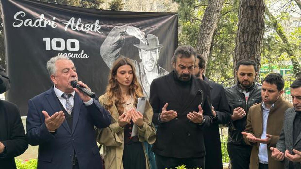 Sadri Alışık mezarı başında anıldı