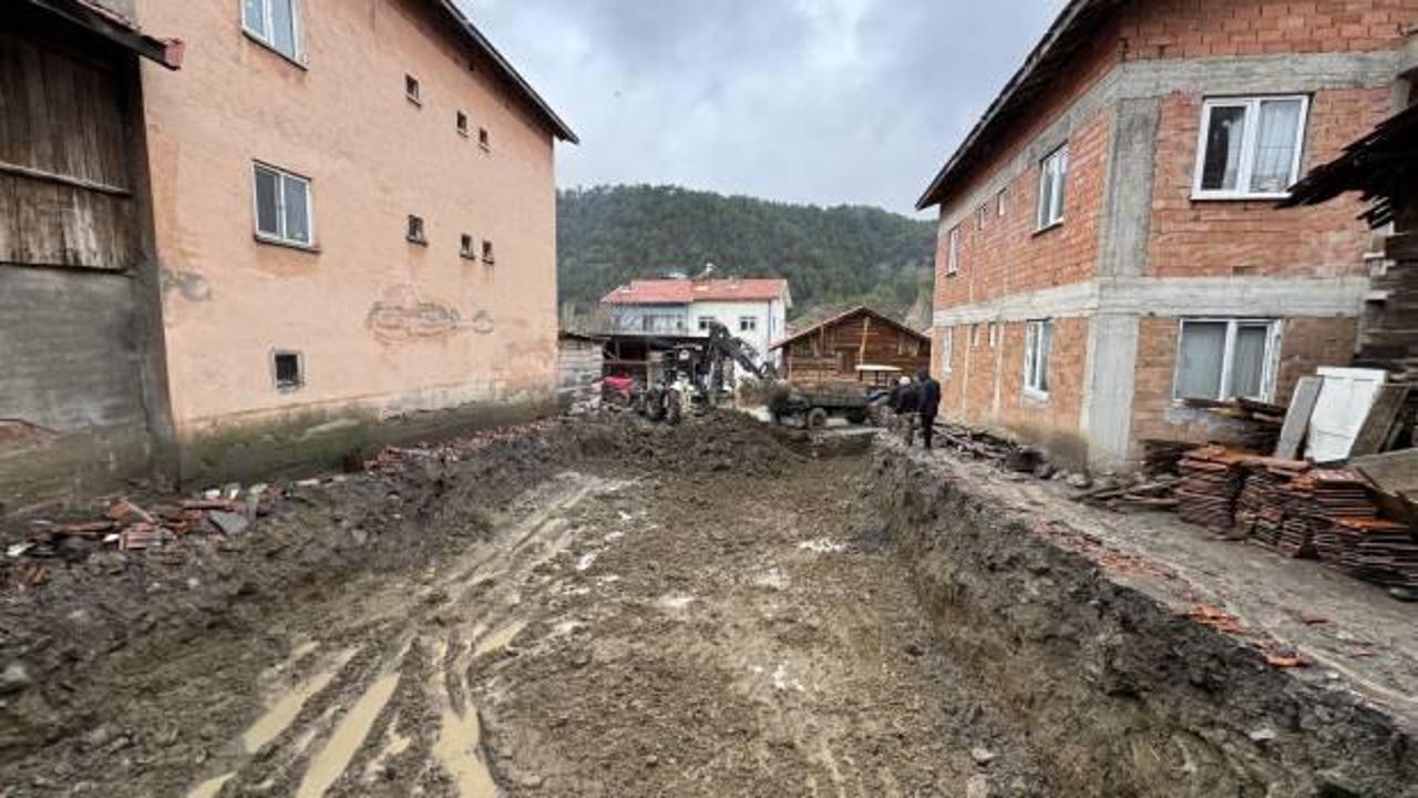 Şehit S&ouml;zleşmeli Er Mustafa Uslu'nun annesine s&ouml;z verdiği evin temeli atıldı