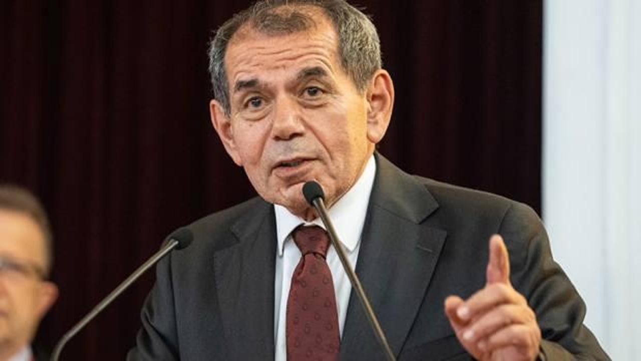 Galatasaray gelecek sezonun ilk transferini bitirdi! Kul&uuml;p ve oyuncuyla el sıkıştı