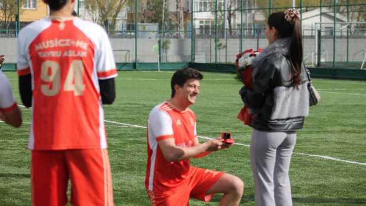 Hem 3 puanı hem de 'Evet'i kaptı: Kayseri'de s&uuml;rpriz evlilik teklifi