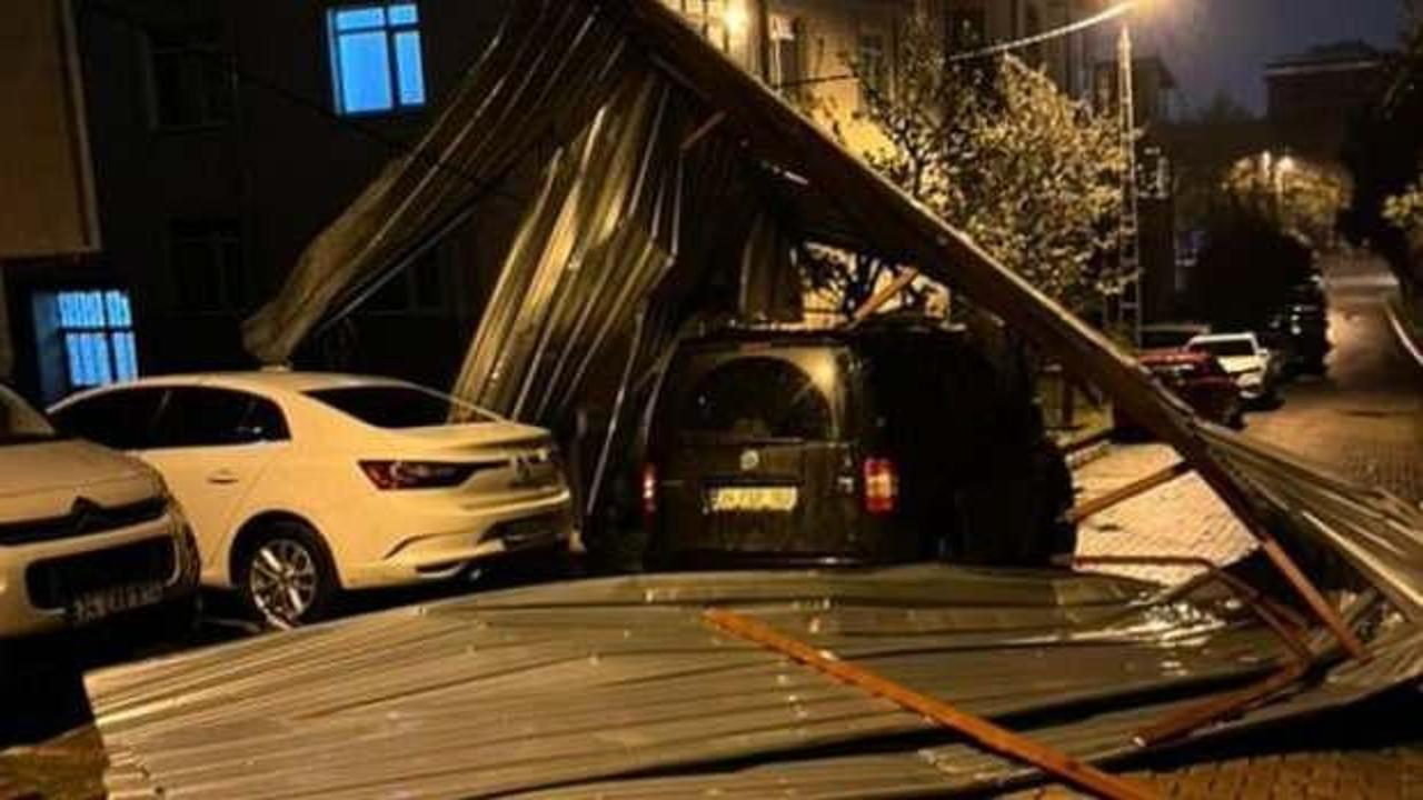 İstanbul'da sağanak ve fırtına! Çatılar uçtu, ağaçlar devrildi