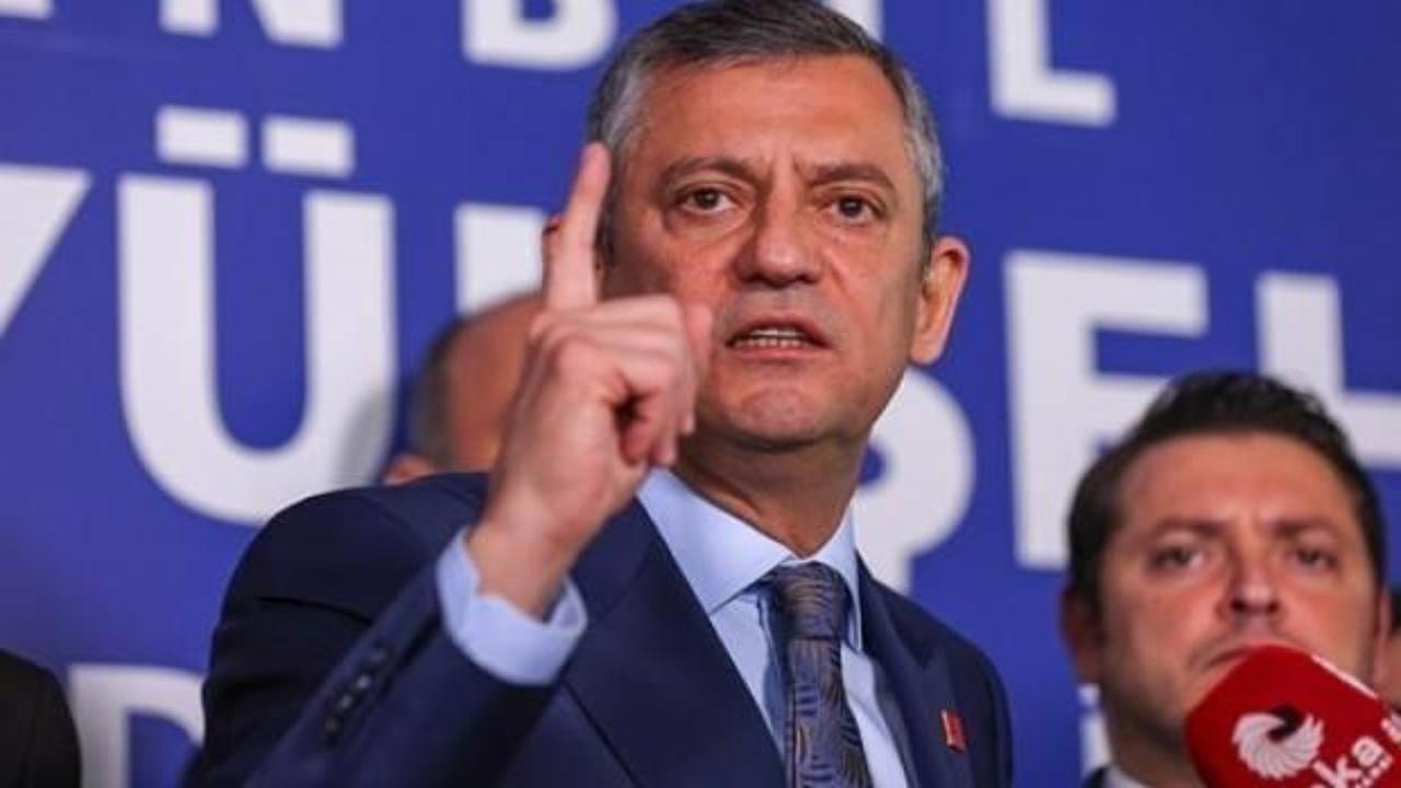 &Ouml;zg&uuml;r &Ouml;zel'den tarifi imkansız hatalar! Şaibeli kurultayı unutturamadı