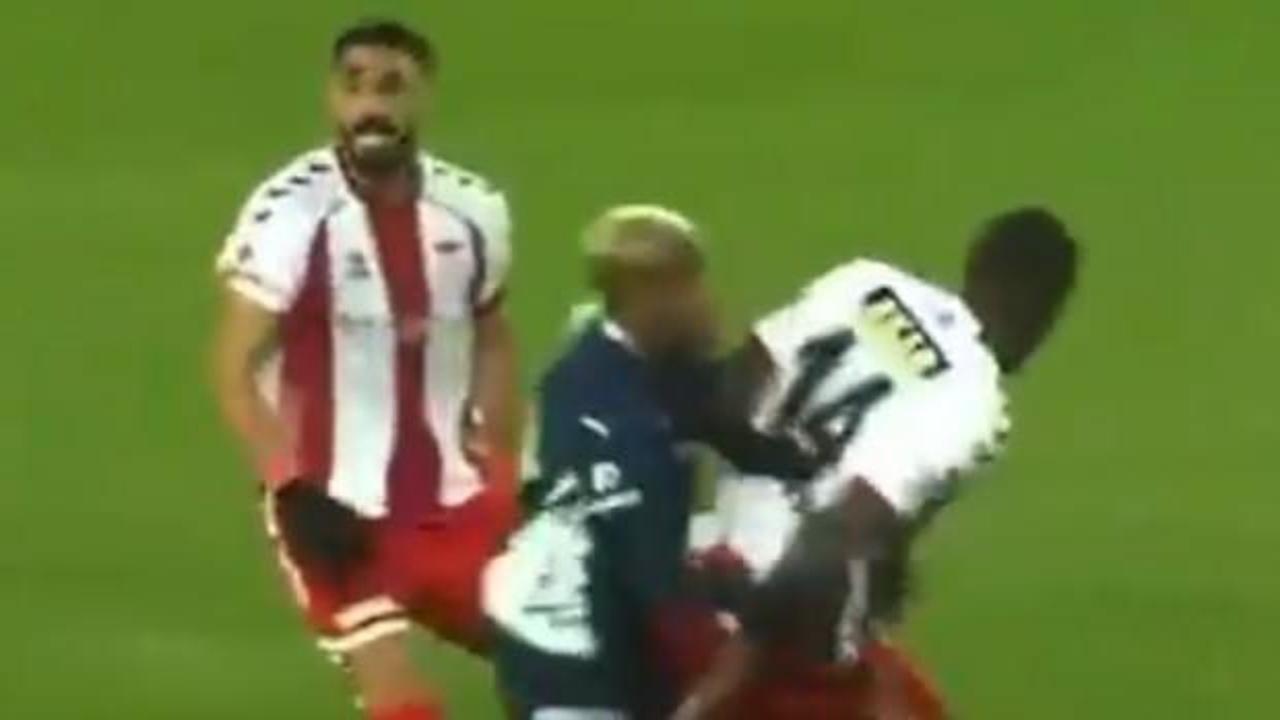 Talisca'nın frikik gol&uuml;nden &ouml;nce faul var mı? Eski hakemler yorumladı