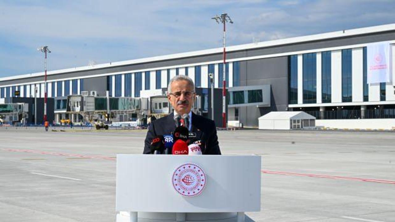 Ulaştırma ve Altyapı Bakanı Uraloğlu, Antalya Havalimanı'nda konuştu