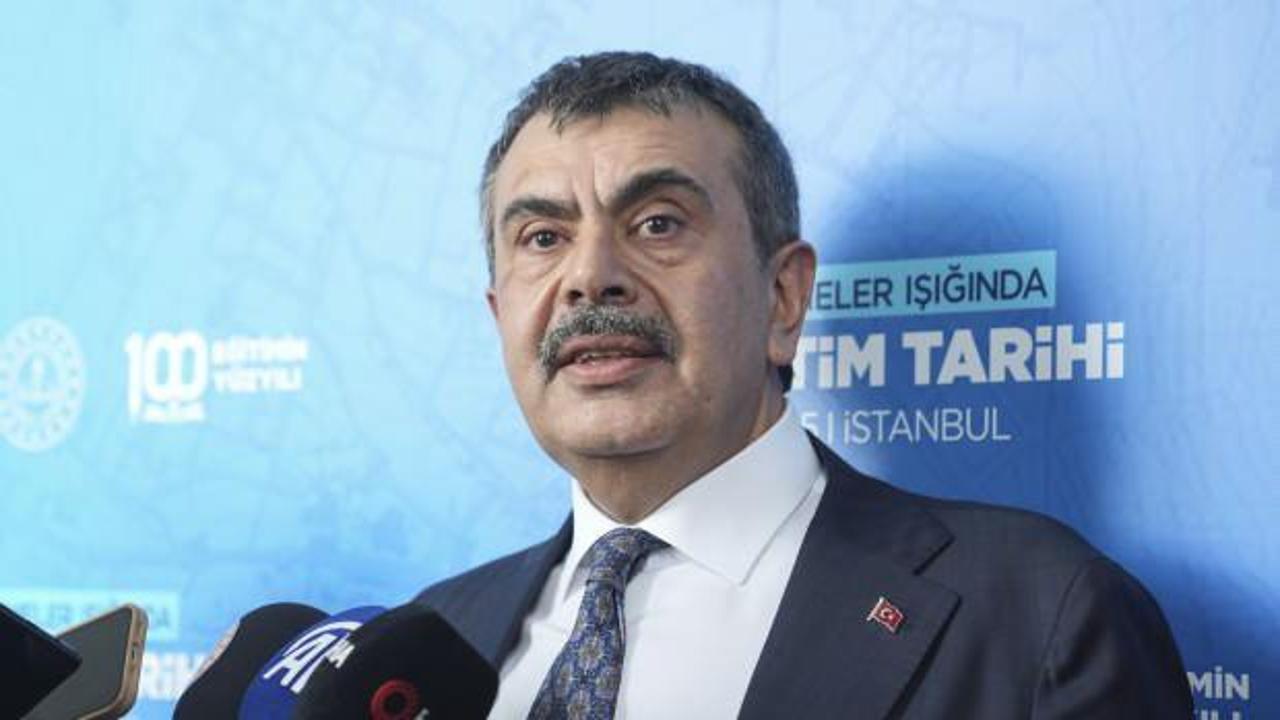 Bakan Tekin'den kendisine hakaret eden &Ouml;zg&uuml;r &Ouml;zel'e cevap