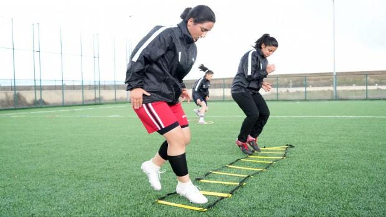 '&Ccedil;ocuk yaşta evliliğe' karşı kurulan futbol takımı başarıdan başarıya koşuyor