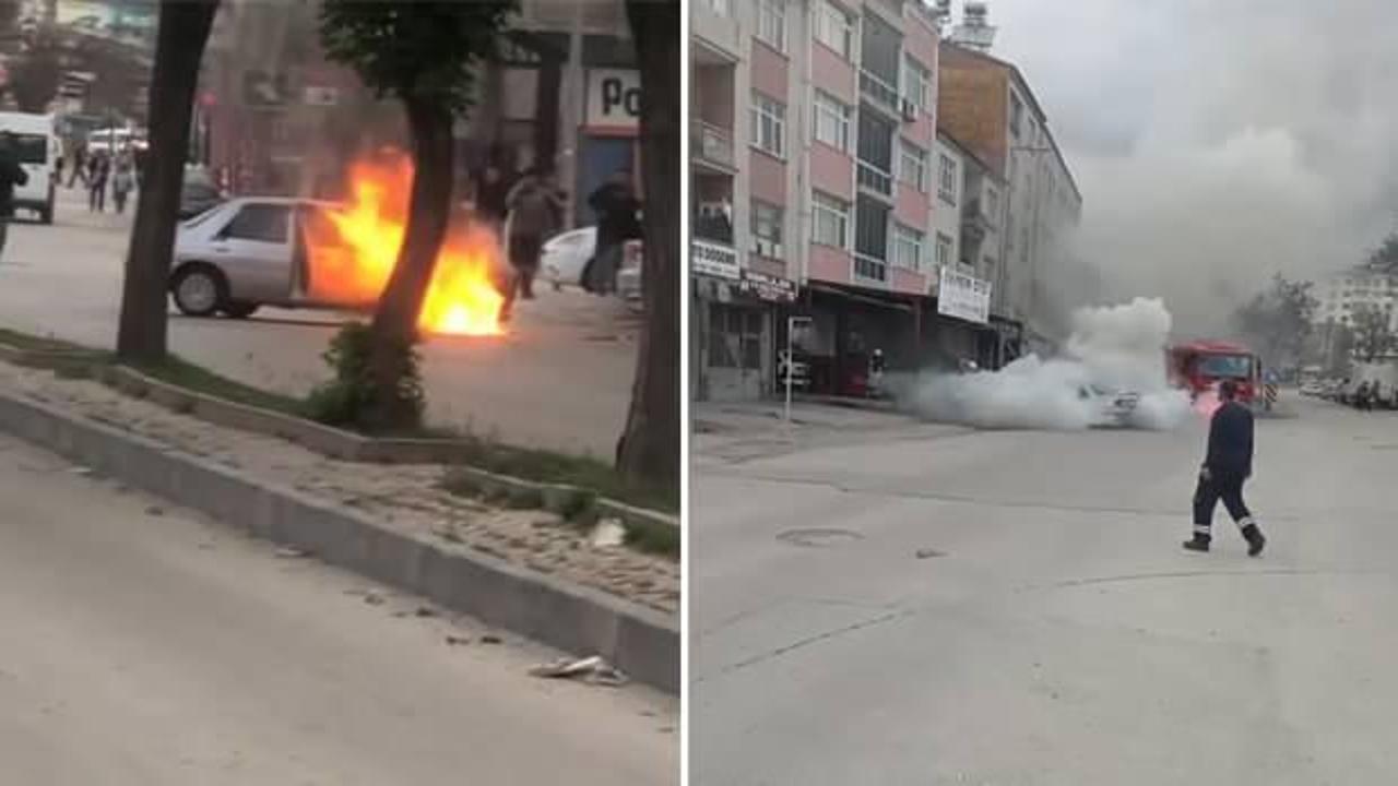 Elazığ’da park halindeki araç alev alev yandı