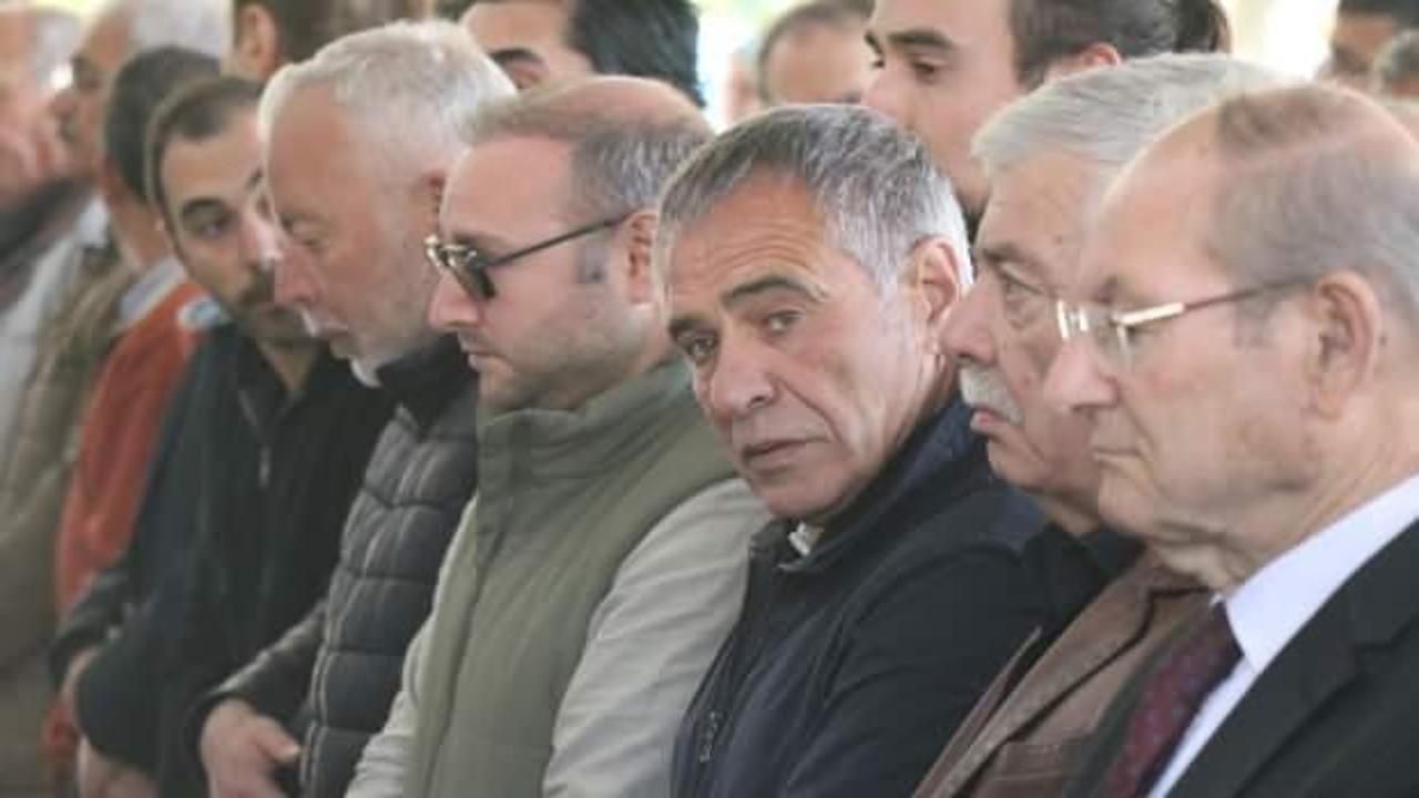 Ersun Yanal bir hafta arayla &ouml;nce annesini sonra babasını kaybetti