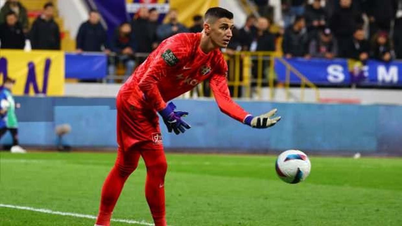 Ey&uuml;pspor'dan Berke &Ouml;zer a&ccedil;ıklaması! "Liverpool ekibi buradaydı"