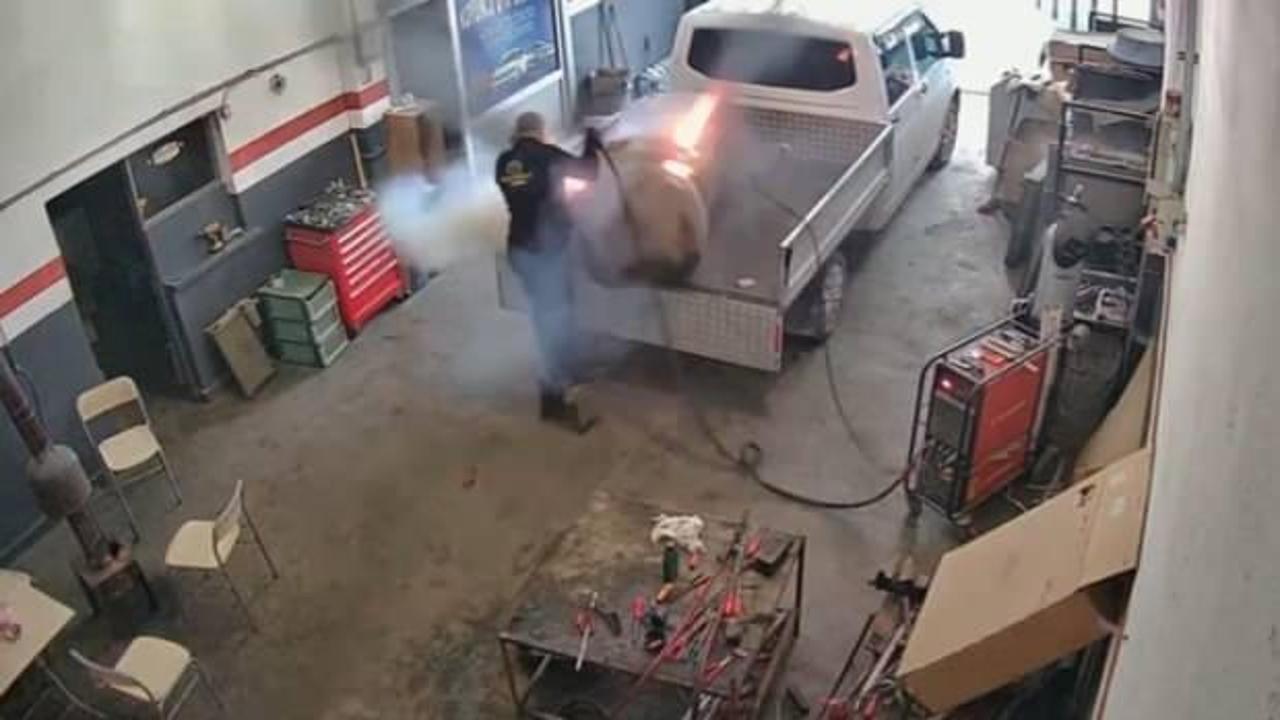 Konya&rsquo;da kaynak ustasının &ouml;l&uuml;mden d&ouml;nd&uuml;ğ&uuml; an kamerada