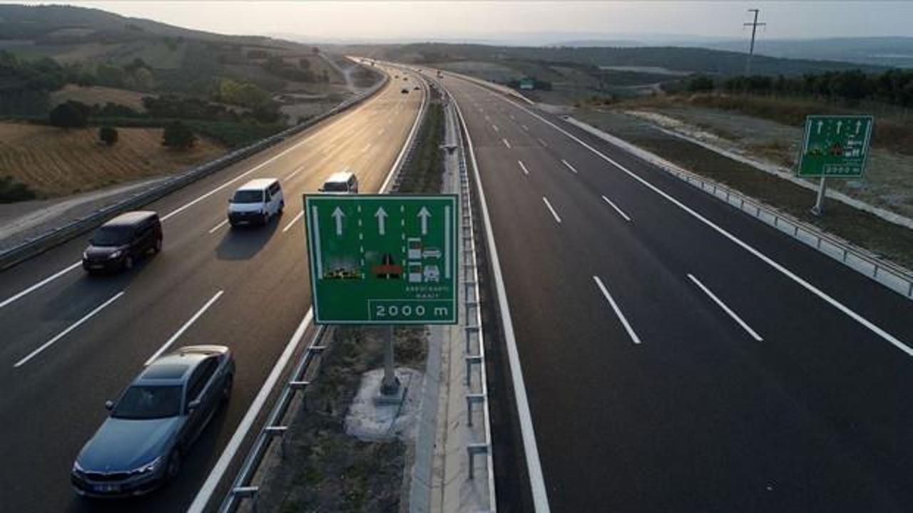 'Sağ şerit boşken orta şeridi kullanmak yasak' iddiasına a&ccedil;ıklama geldi