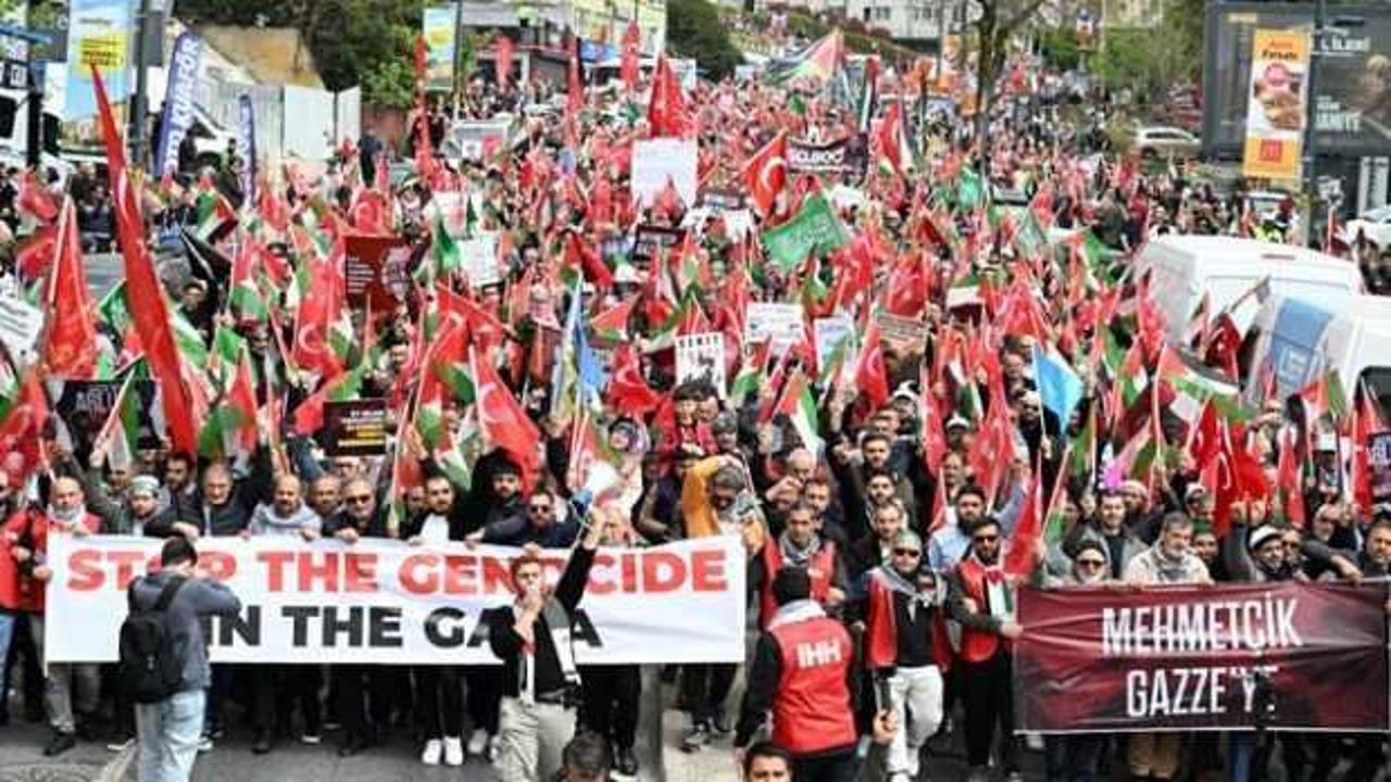 &Uuml;sk&uuml;dar'da "Gazze &Ouml;l&uuml;yor! Ayağa Kalk!" y&uuml;r&uuml;y&uuml;ş&uuml;