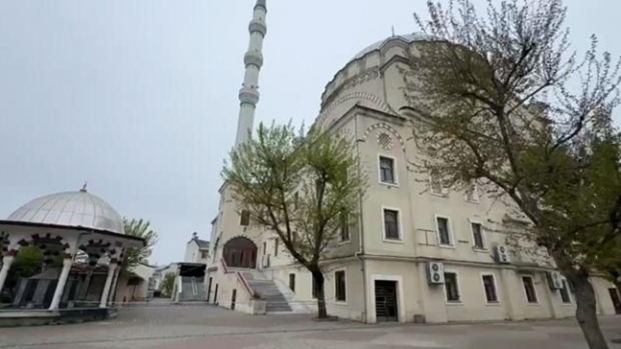 Arnavutk&ouml;y&rsquo;de depremde hasar alan cami m&uuml;h&uuml;rlendi