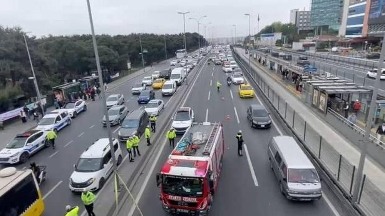 Bakırk&ouml;y'de &ouml;l&uuml;ml&uuml; kaza trafiği kilitledi!