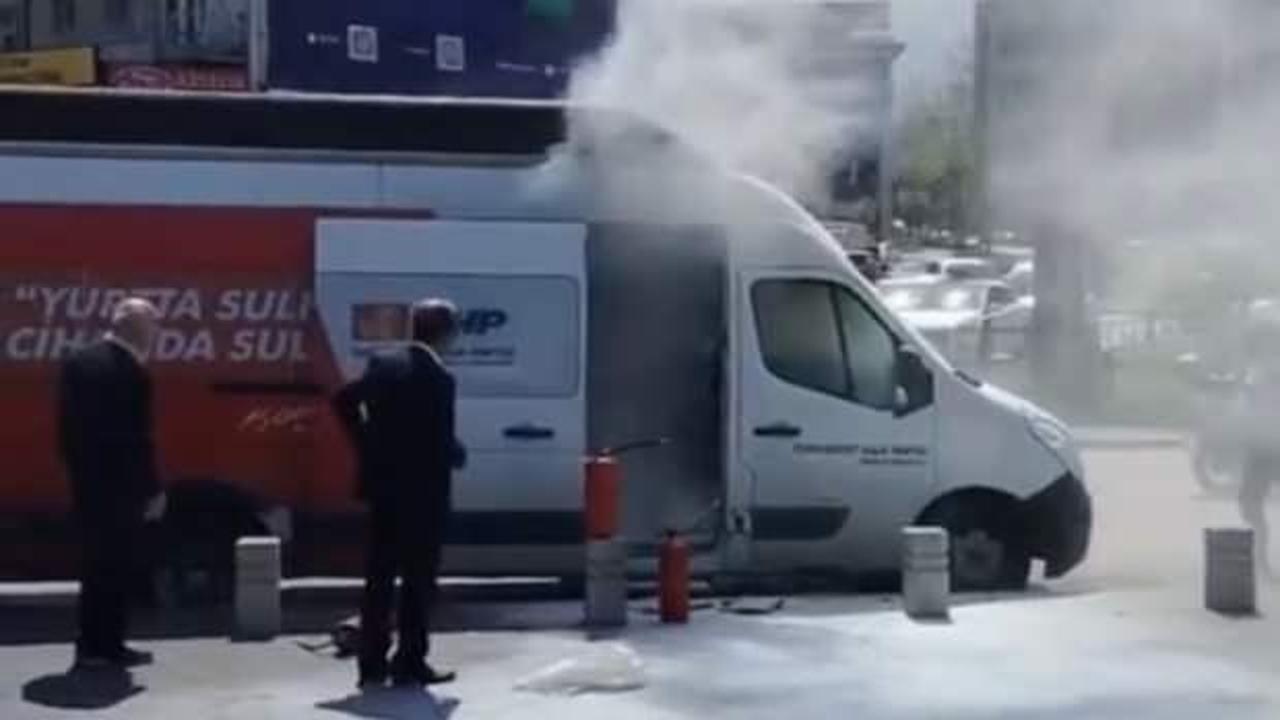 CHP se&ccedil;im aracı alev alev yandı!