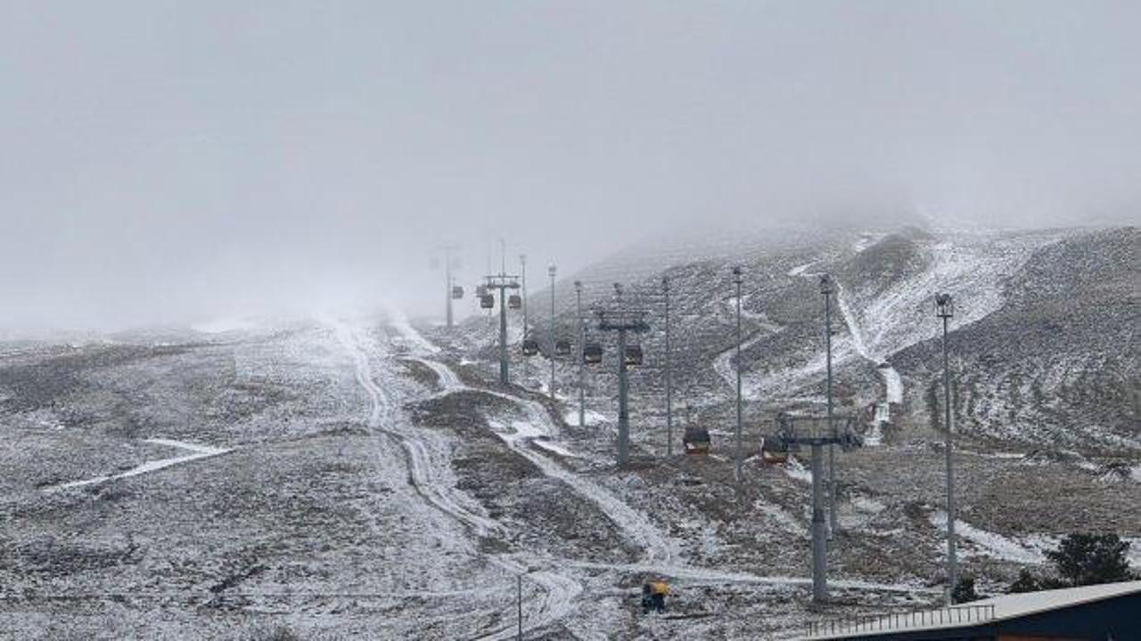 Erciyes'e nisan karı yağdı! Kent beyaza b&uuml;r&uuml;nd&uuml; 