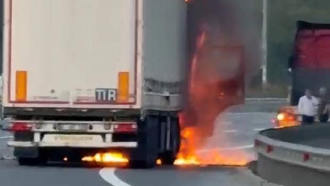Kuzey Marmara Otoyolu'nda TIR alev alev yandı
