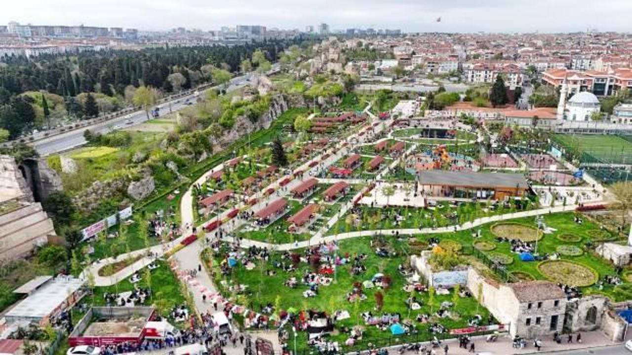 İstanbul Fatih&rsquo;te deprem sonrası bu alanlar sabaha kadar a&ccedil;ık! Belediye &uuml;cretsiz dağıtacak