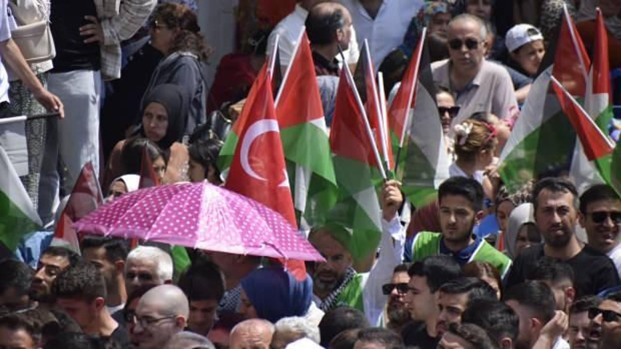  Manisa'da 8 ton mesir macunu halka sa&ccedil;ıldı