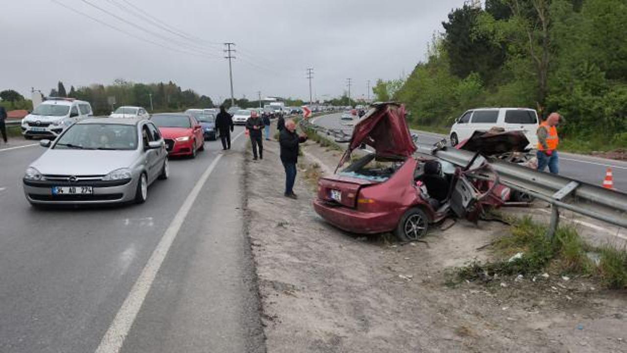 Sakarya'da feci kaza: Bariyerlere saplandı! 2 kişi ağır yaralandı