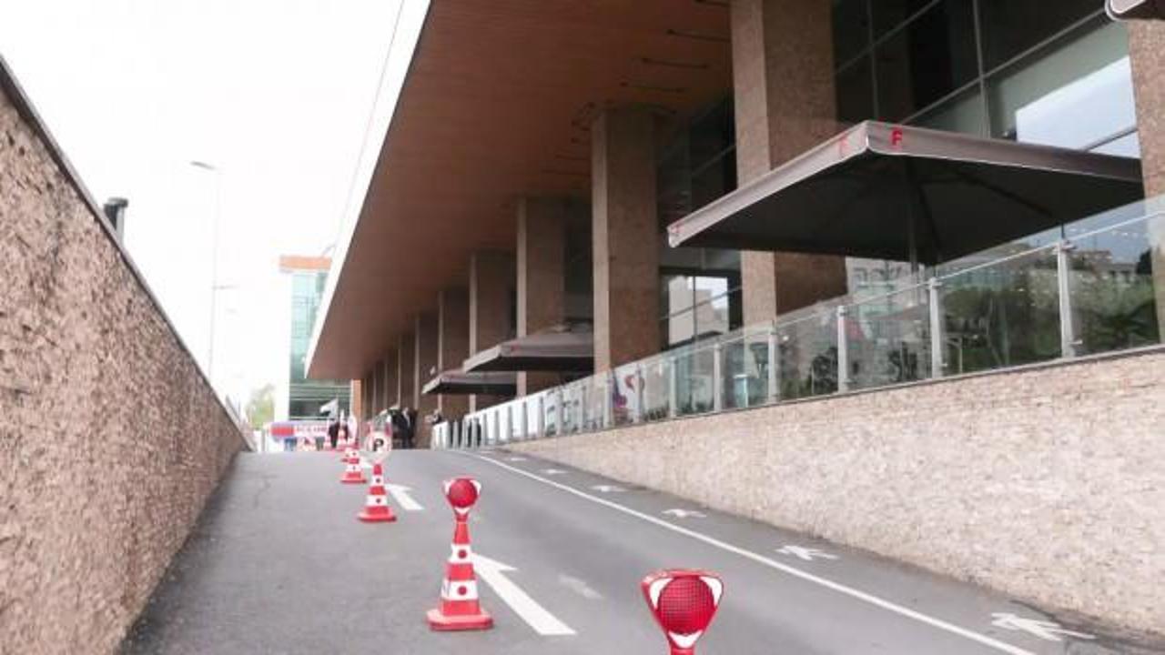 Sırrı Süreyya Önder'in son durumu! Hastanenin karşısına asılan pankartlar dikkat çekti