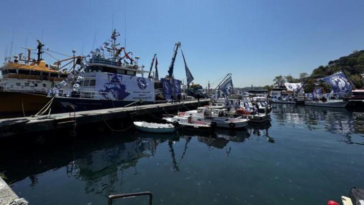 1. Lig coşkusu erken başladı! Yüzlerce tekne ile boğazda şampiyonluğu kutladılar