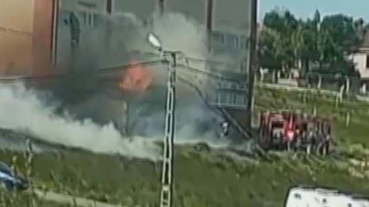 Arnavutk&ouml;y'de fabrika deposunda korkutan yangın 