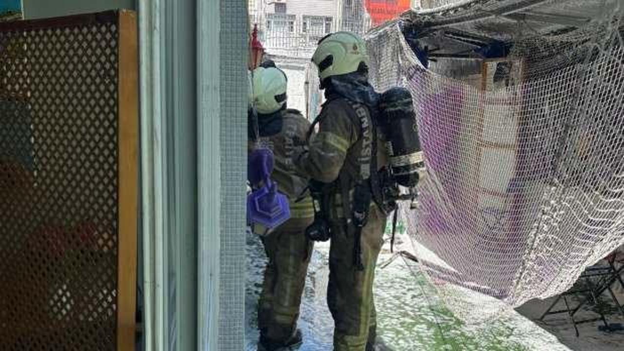 Bakırk&ouml;y&rsquo;de &ccedil;akmakla oynayan &ccedil;ocuk yangın &ccedil;ıkardı