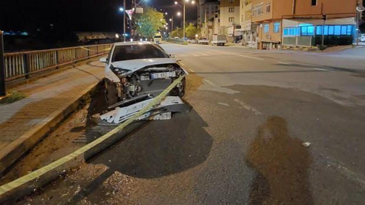 İki araç kafa kafaya çarpıştı: 2 ölü, 3 yaralı