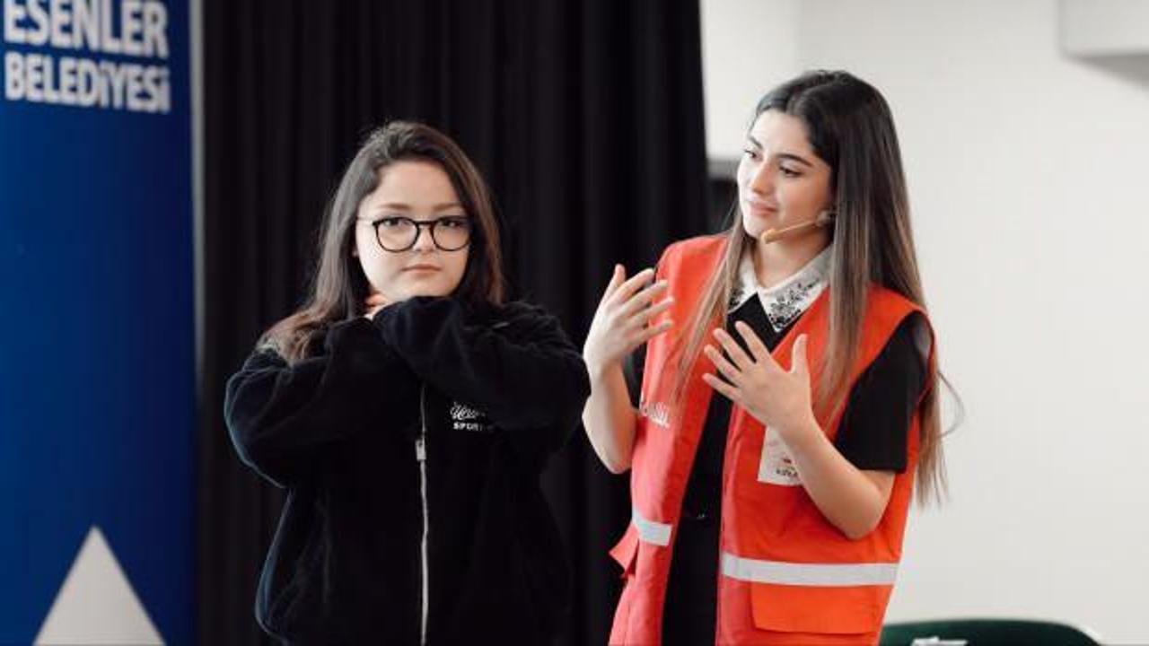 İstanbul&rsquo;un 39 il&ccedil;esinde gen&ccedil;lere eş zamanlı ilk yardım eğitimi