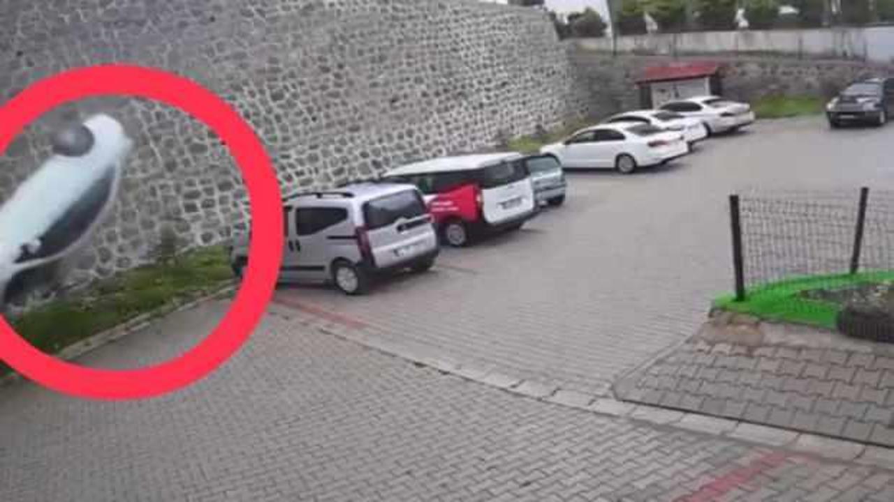 Korkun&ccedil; &ouml;l&uuml;m kamerada! İstinat duvarından site bah&ccedil;esine d&uuml;şt&uuml;