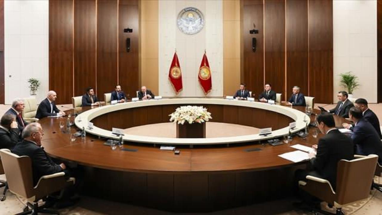 Kurtulmuş, Caparov ve Turgunbek Uulu ile bir araya geldi