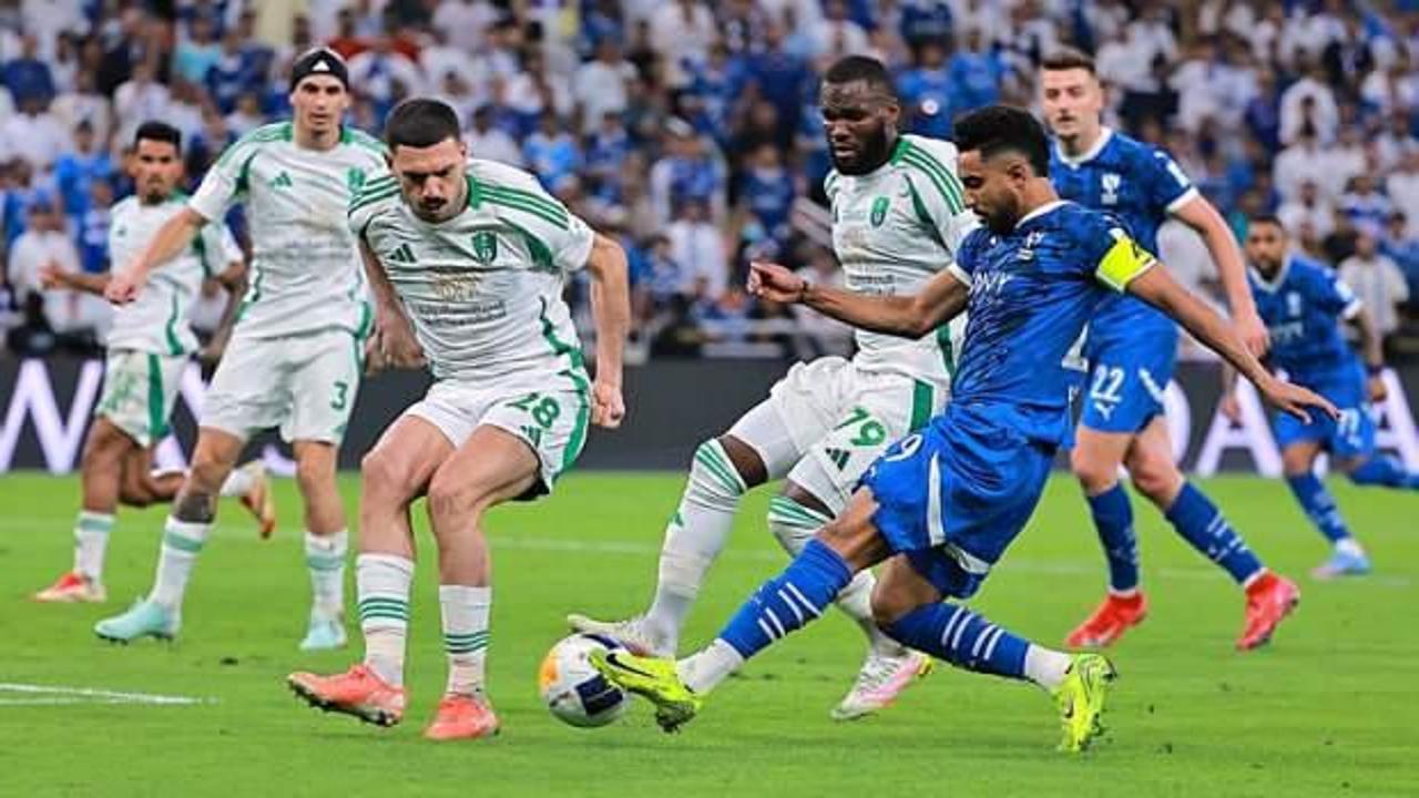 Merih Demiral &ccedil;ok sinirlendi, &uuml;zerlerine gitti! Jesus sakinleştirdi