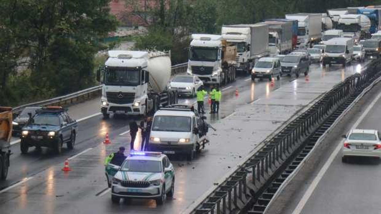 Otoyolda trafik durma noktasına geldi! 4 saatte 7 kaza...