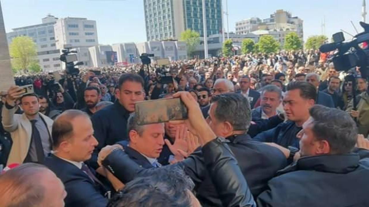 &Ouml;zg&uuml;r &Ouml;zel'e kim saldırdı, neden saldırdı? İşte o anlar