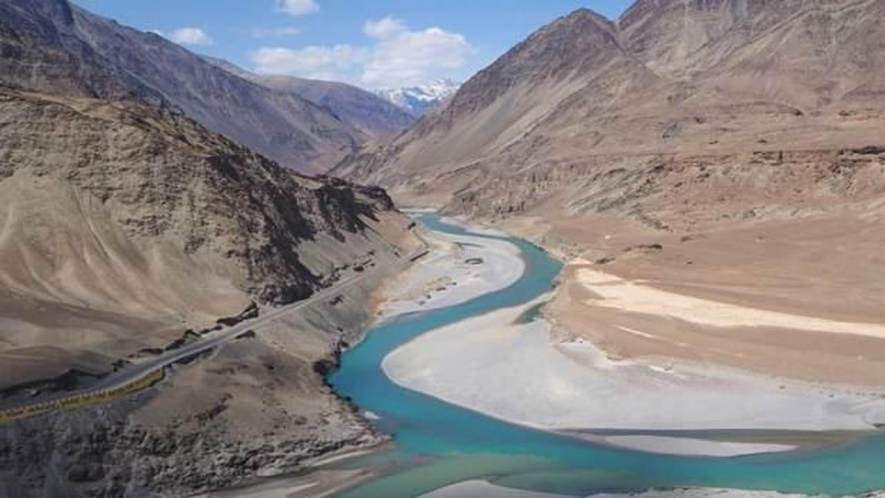 Pakistan'dan Hindistan'a "İndus Nehri" uyarısı