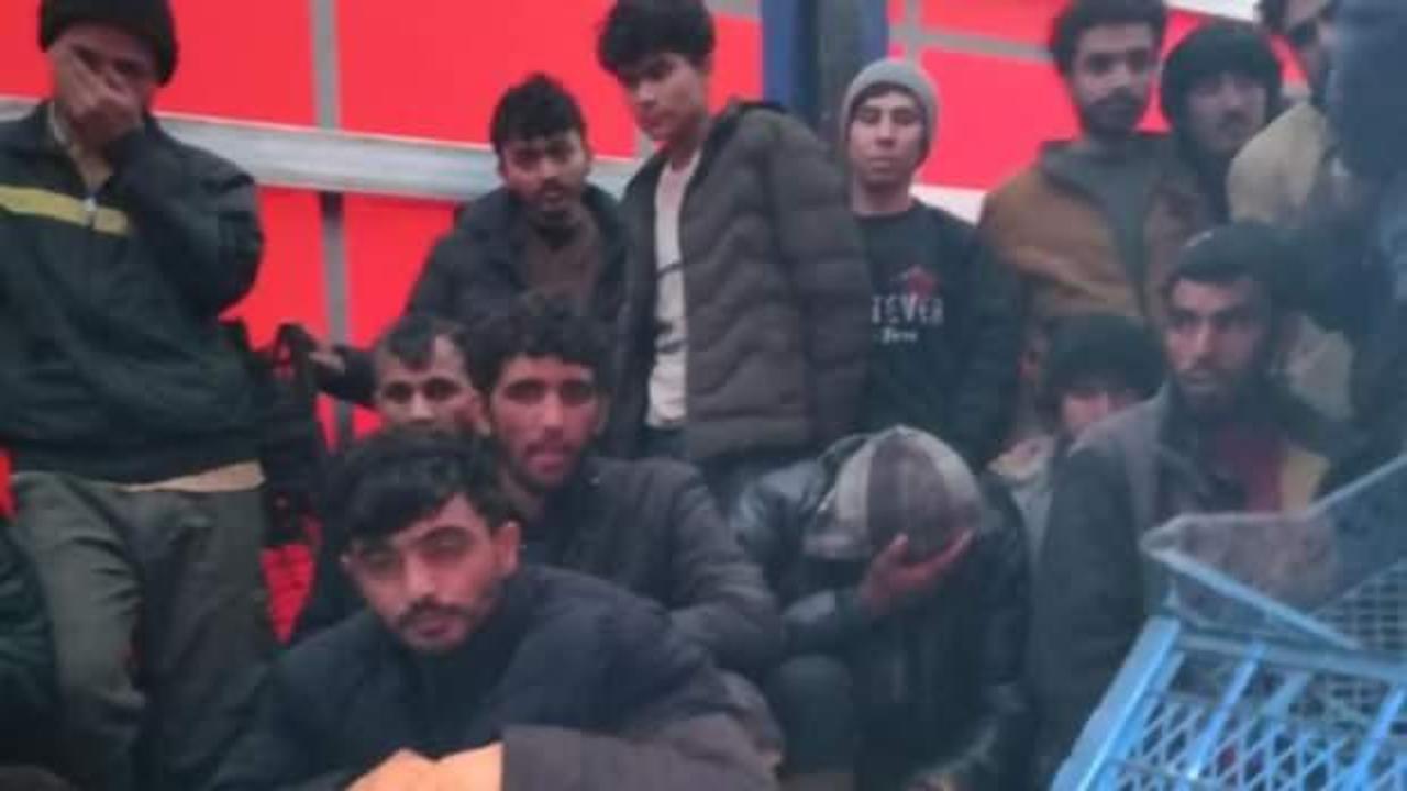 Sakarya'da tır dolusu d&uuml;zensiz g&ouml;&ccedil;men yakalandı: S&uuml;r&uuml;c&uuml; tutuklandı